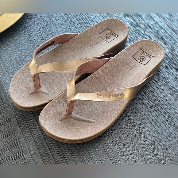 High Tide rose gold flip flops - Picture 1 of 4